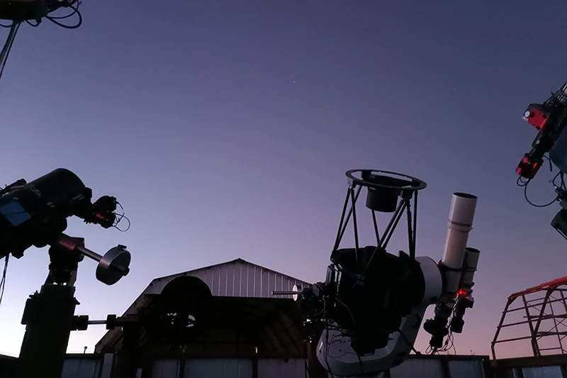 Le Meilleur Site Astronomique du Chili - Observatoire à toit roulant sur le site de Deep Sky Chile